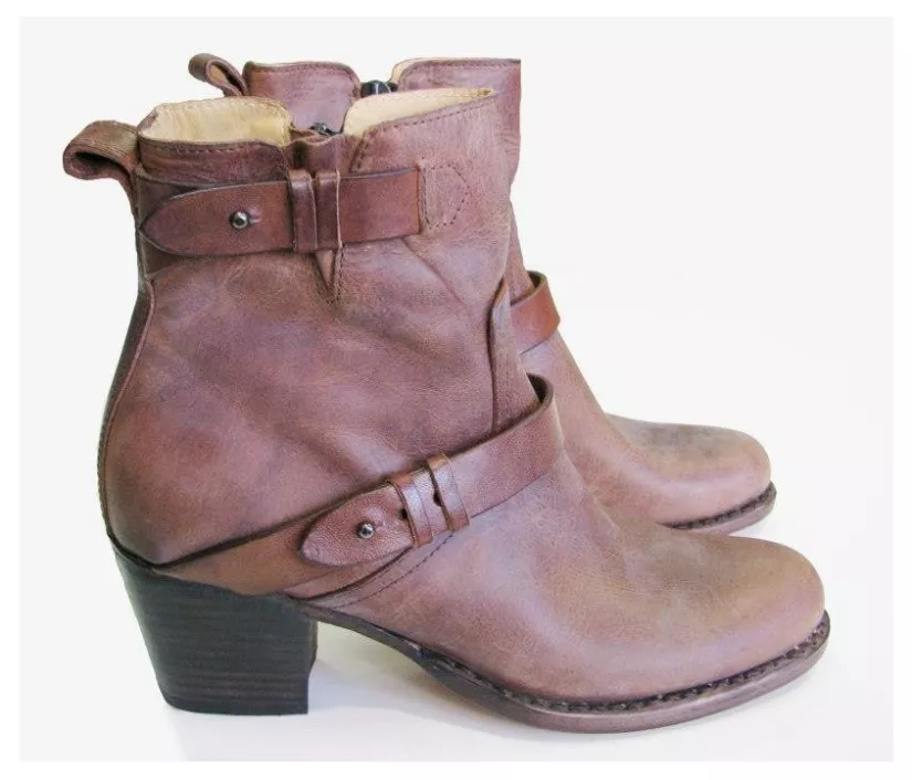 Chestnut flat boots