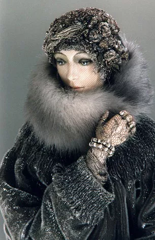 Alexandra doll - Lady in Gray